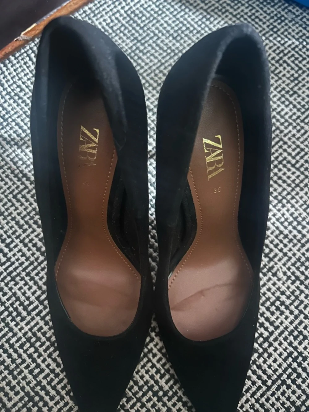 Zara Black Pointed-Toe Women's Pumps - Picture 2 of 6